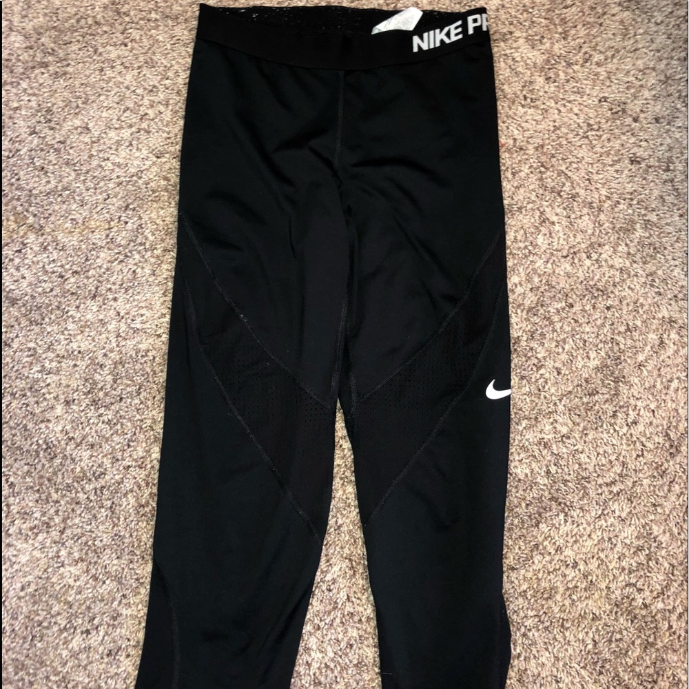 Nike pro Nike’s with details on legs